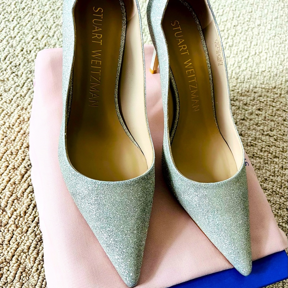 Stuart Weitzman Scallop Pump - Picture 3 of 5